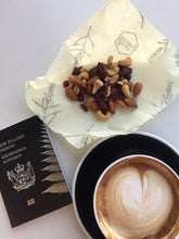 画像をギャラリービューアに読み込む, みつろうエコラップ Sサイズ2枚セット (オーガニックコットン100%生地) Small Twin Pack Honeywraps (17cm x 20cm)